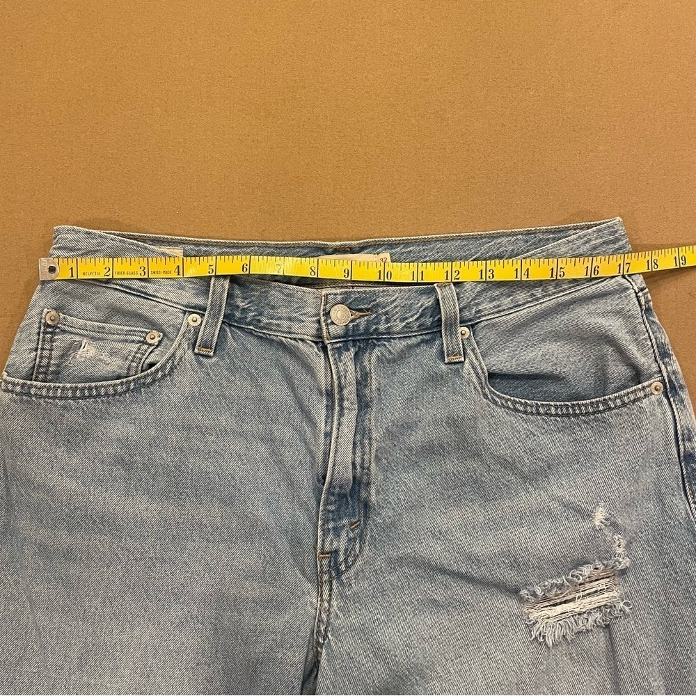 Women’s Levi’s Premium Baggy Dad Jeans Light Wash Distressed Size 32 - Picture 13 of 16